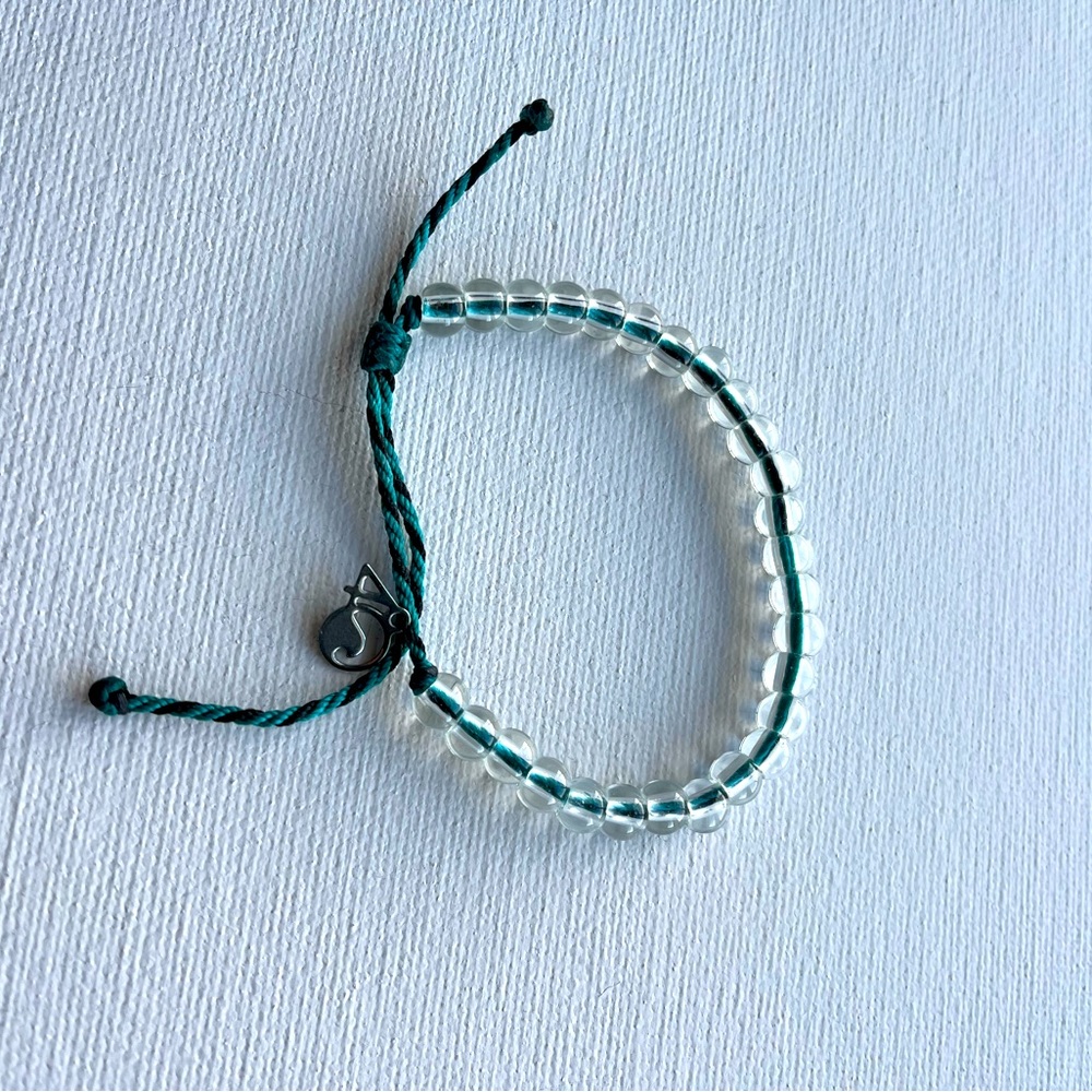 4ocean core beaded bracelet sea otter black and teal